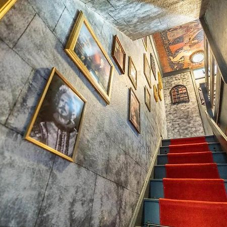 Hogwarts Hideaway Themed Property วัตฟอร์ด ภายนอก รูปภาพ