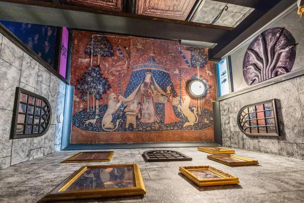Hogwarts Hideaway Themed Property วัตฟอร์ด ภายนอก รูปภาพ